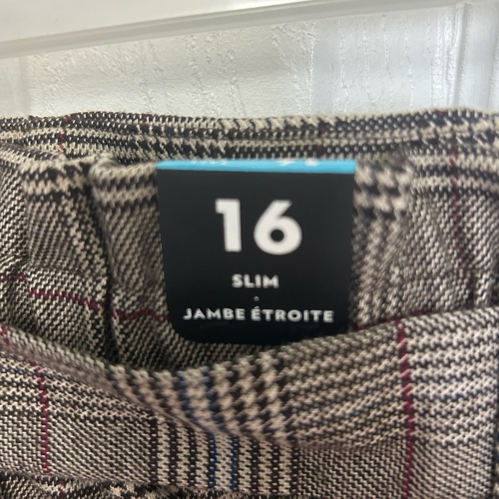 Reitmans Gray Plaid Paperbag Pants. New. - Picture 6 of 7
